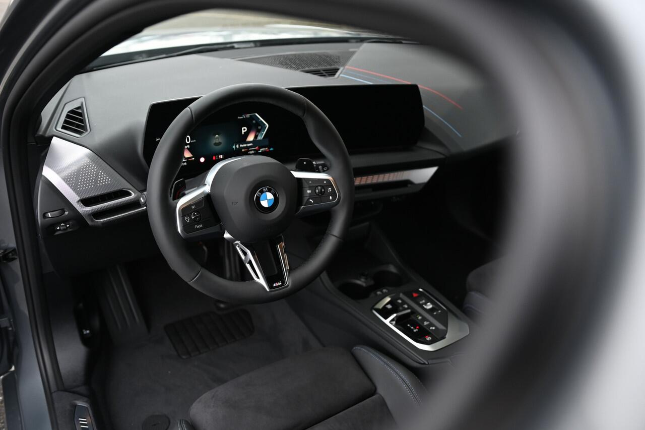 BMW 1-SERIE 120 M Sport Automaat / Sportstoelen / Achteruitrijcamera / M Adaptief onderstel / Parking Assistant / Stoelverwarming