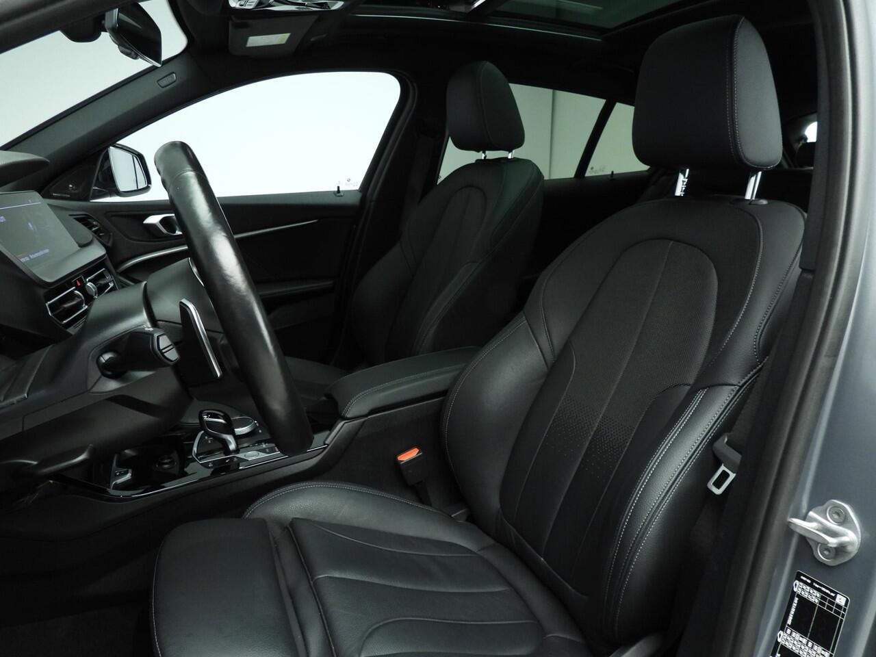 BMW 1-SERIE 5-deurs M135i xDrive | M-Sportpakket | LED | Leder | HUD | Schuifdak | Elektr. zetels | DAB | Harman-kardon sound | Alu 18 inch