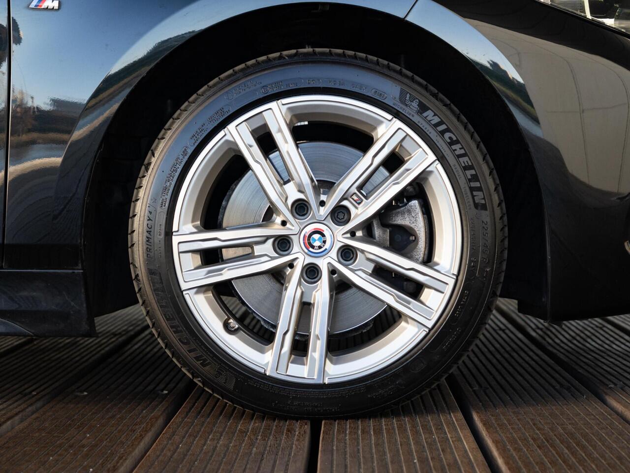 BMW 1-SERIE 120i | High Executive | M Sport | Stoelverwarming | Cruise Control | 17''