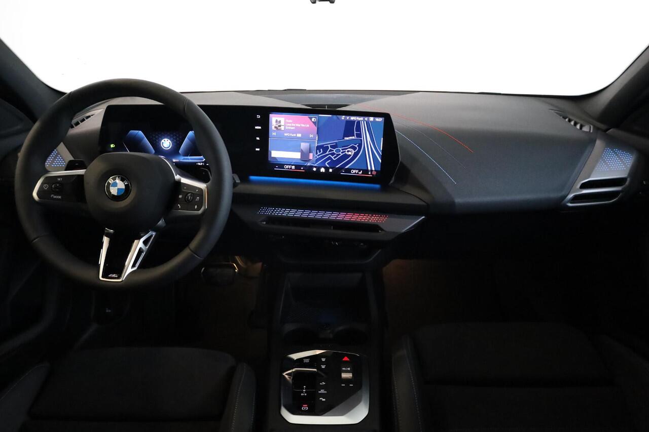 BMW 1-SERIE 120 M Sportpakket Pro | Alcantara | Stoel & Stuurwielverwarming | Dodehoekdetectie | Comfort Access | Achteruitrijcamera | Adaptieve LED