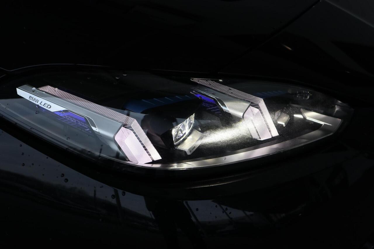 BMW 1-SERIE 5-deurs 120 M Sport Design Edition | Premium Pack | Harman Kardon | Camera | Stoelverwarming | Parkeersensoren | Comfort Access | Parkeersensoren voor en achter