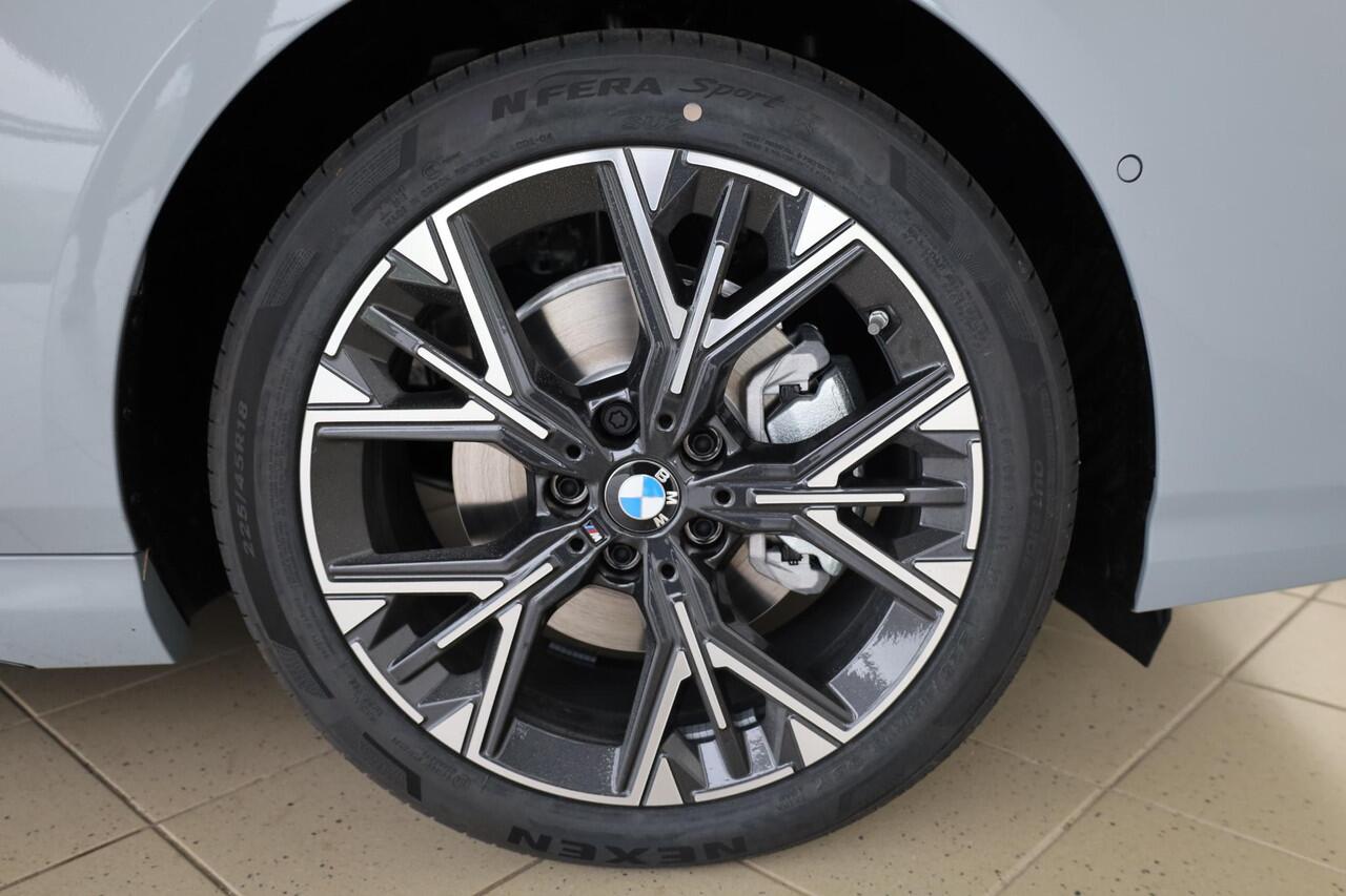 BMW 1-SERIE 120 | M Sportpakket | Stoel & Stuurwielverwarming | Dodehoekdetectie | Comfort Access | Achteruitrijcamera | Adaptieve LED