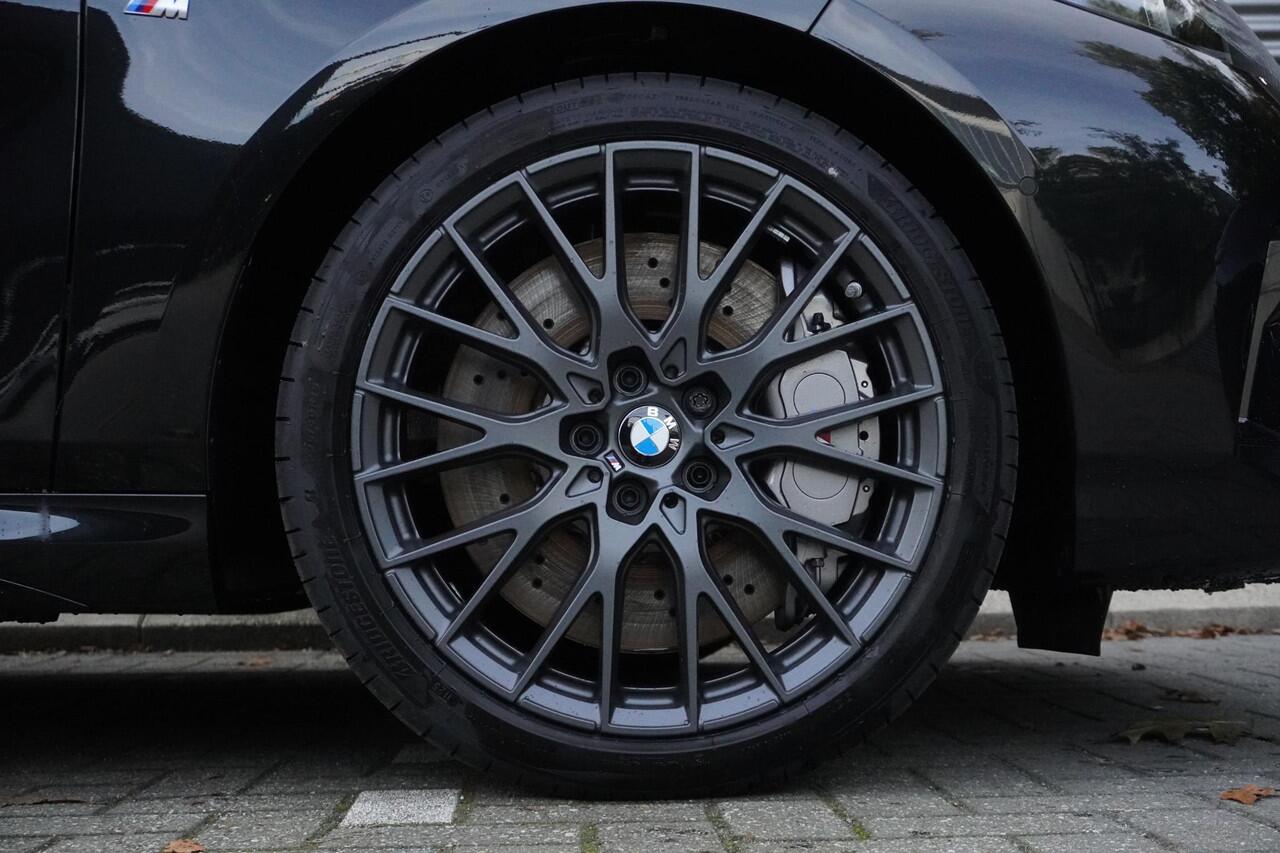 BMW 1-SERIE 5-deurs 120 M Sportpakket Pro | Panoramadak elektrisch | Driving Assistant | Head-Up Display | Adaptief M-onderstel