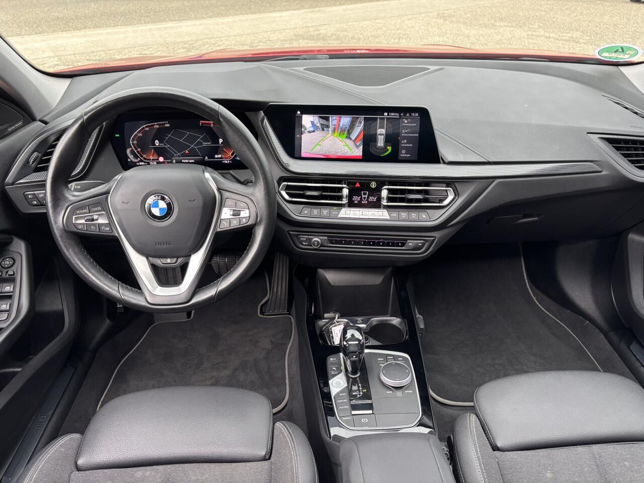 BMW 1-SERIE 118i Executive Sportline / Schuifkanteldak / Harman Kardon Audio / Camera / Stoel en Stuurverwarming /