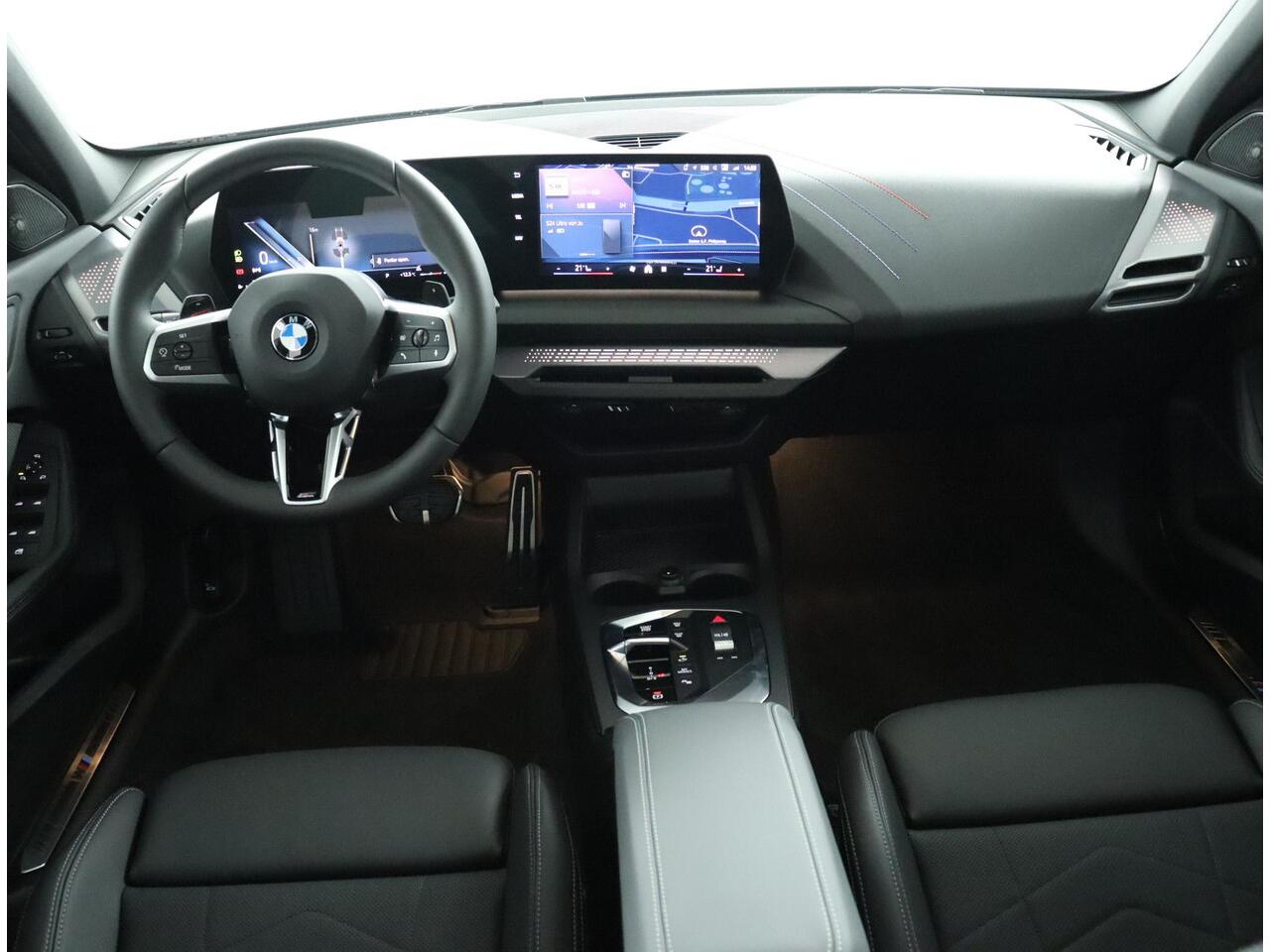 BMW 1-SERIE 120 M Sportpakket Pro | Comfort Access | Panoramadak | Harman-Kardon | M Adaptief onderstel | Adaptieve LED koplampen