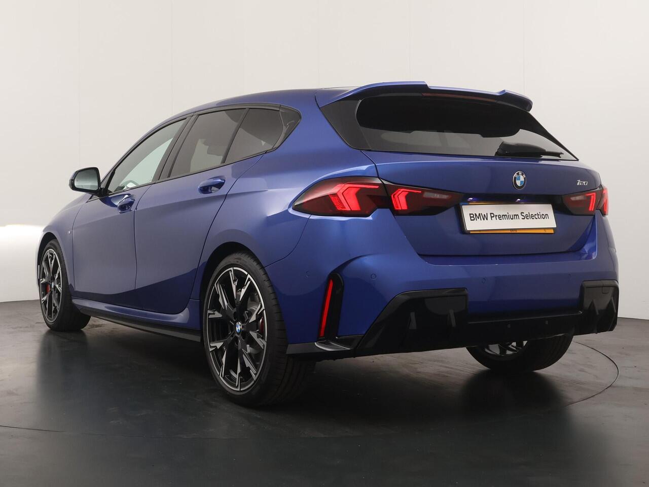 BMW 1-SERIE 120 M-Sport Pro | Panoramadak | Harman Kardon | Adaptive Cruise | Comfort Access |