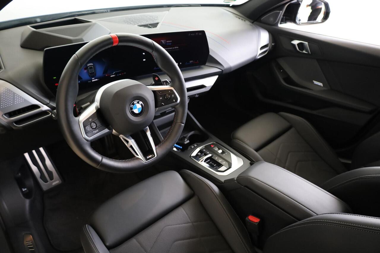 BMW 1-SERIE 5-deurs M135 xDrive | Innovation Pack | Stoelen-Pack