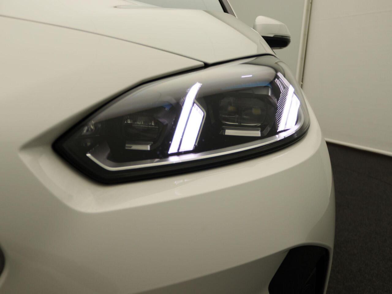 BMW 1-SERIE 120 M Sportpakket | Premium Pack | Achteruitrijcamera | Driving Assistant | Parking Assistant | 18''