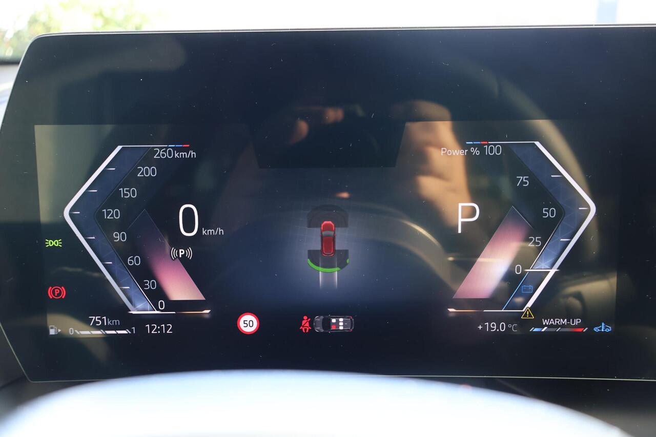 BMW 1-SERIE 120 M Sport Design Edition | Driving Assistant | Voorstoelen Verwarmd | Apple Carplay