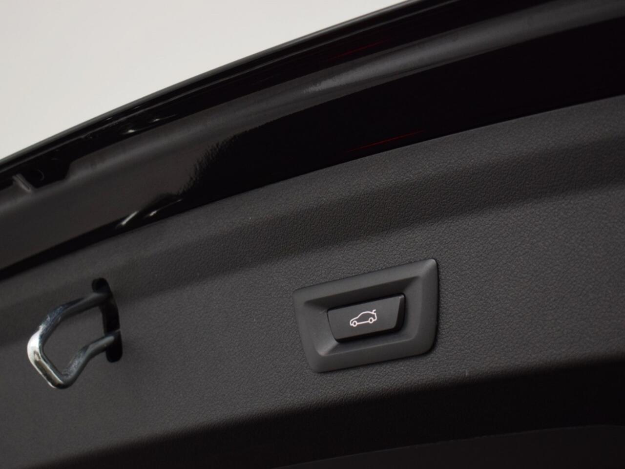 BMW 1-SERIE 118i | Schuifdak o Live Cockpit Prof. o Dealeronderhouden