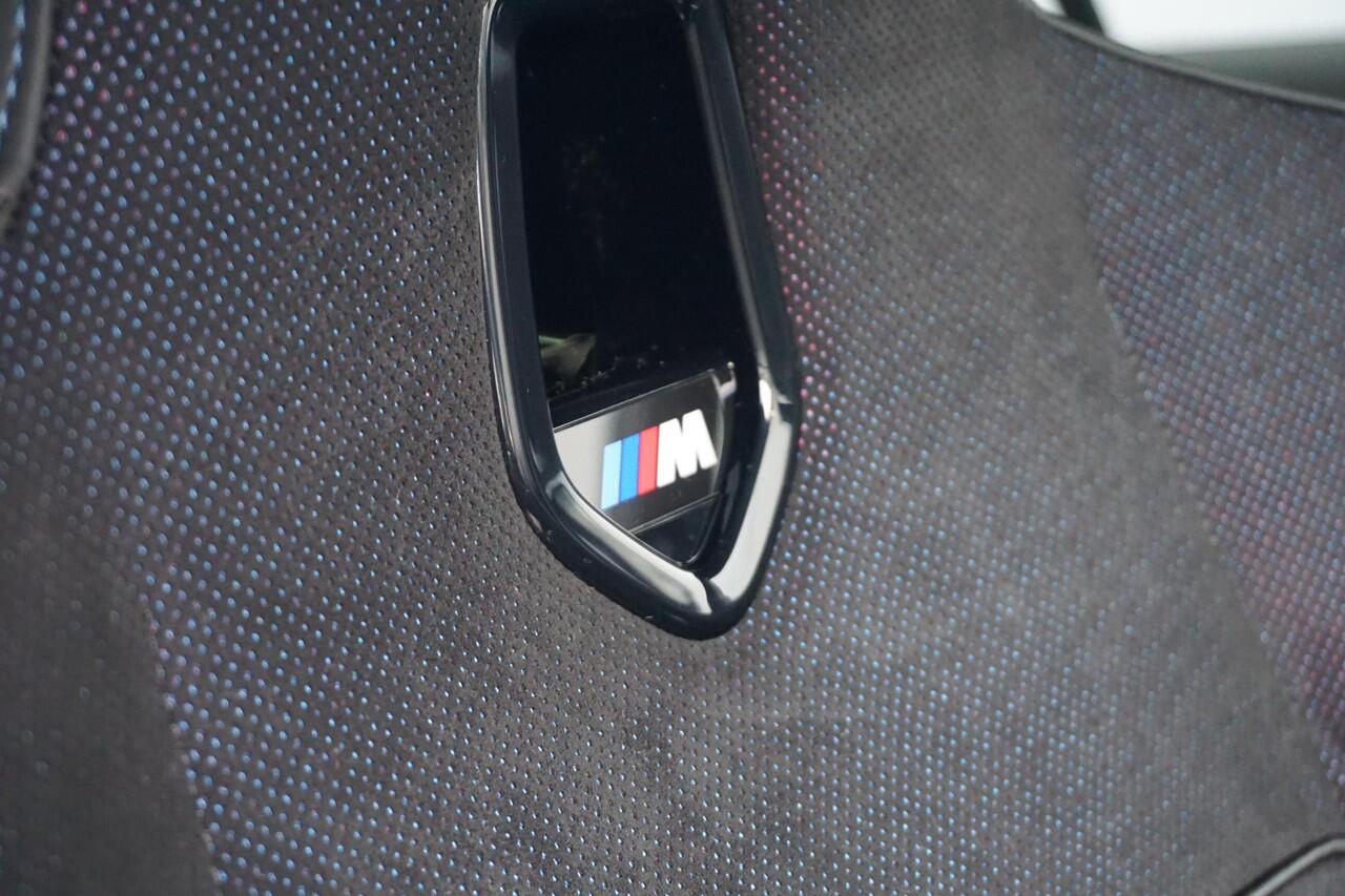 BMW 1-SERIE 120 M Sport Pro | Harman Kardon / Head-up / Rondomzicht camera's / Elektrisch verstelbare stoelen