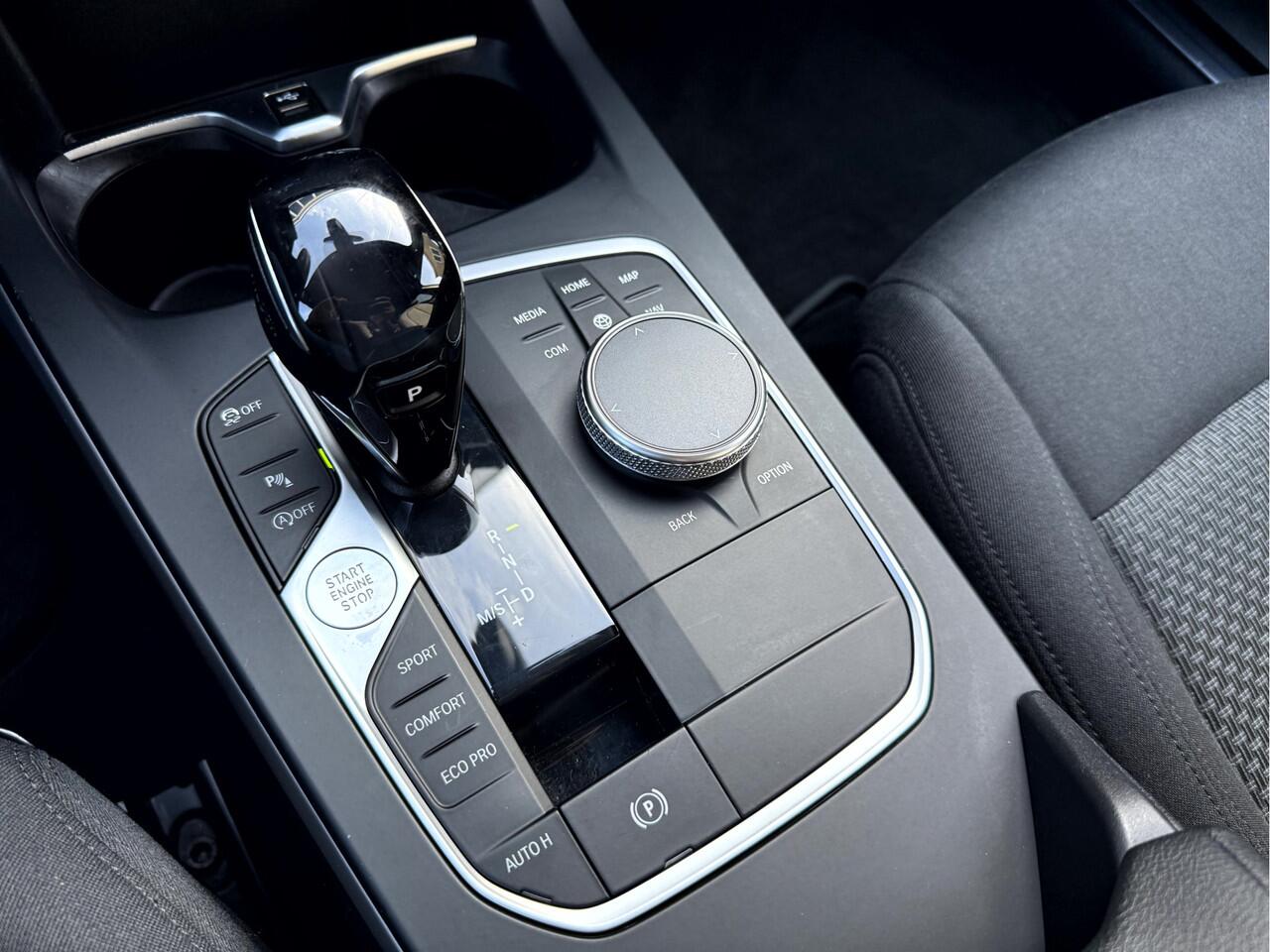 BMW 1-SERIE 118i 140pk Automaat 19''Lmv, Navi,