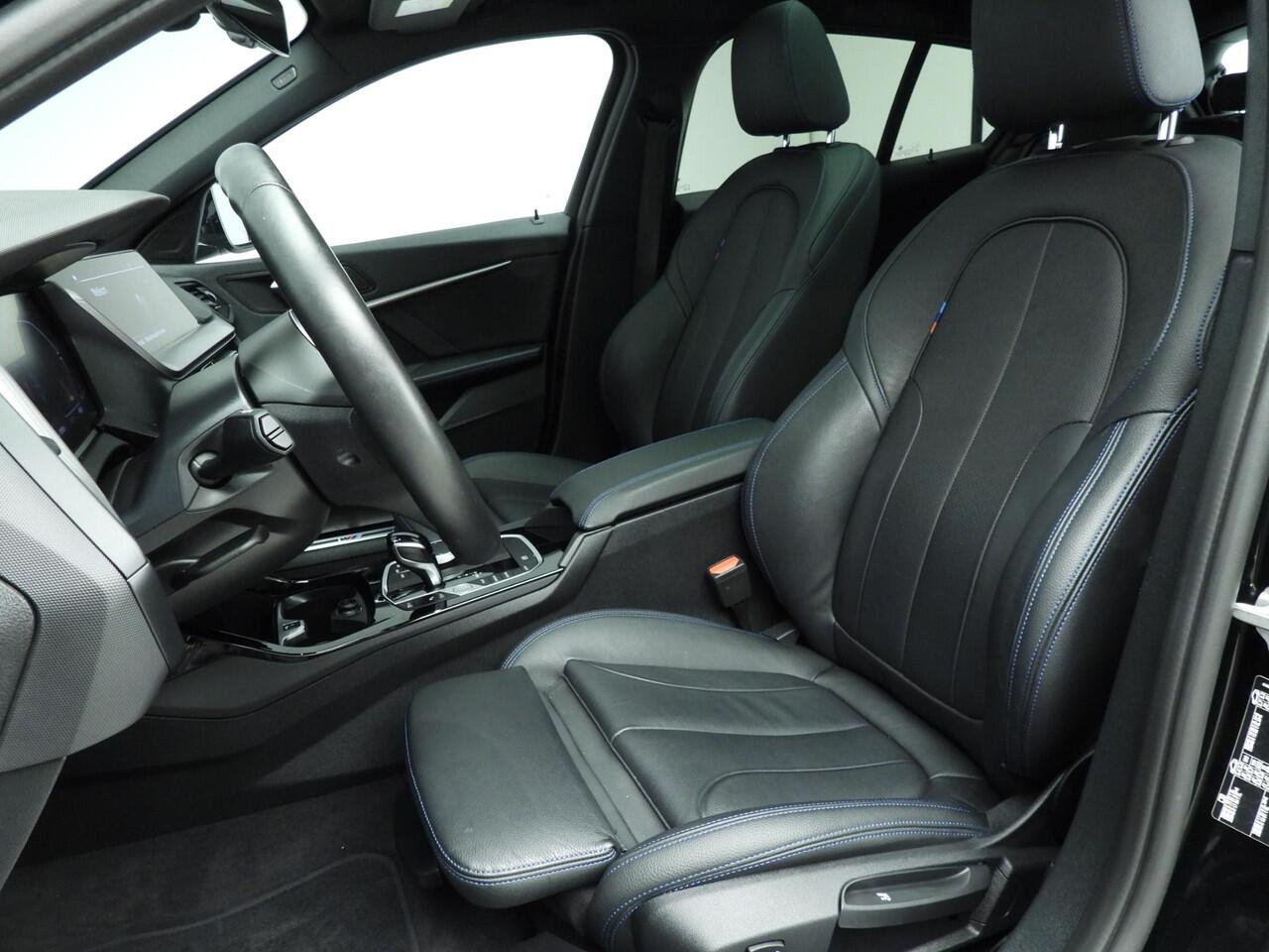 BMW 1-SERIE 5-deurs 118i | M-Sportpakket | LED | Leder | Navigatie | Schuifdak | Sportstoelen | Active cruise | DAB | Hifi speakers | Alu 19 inch