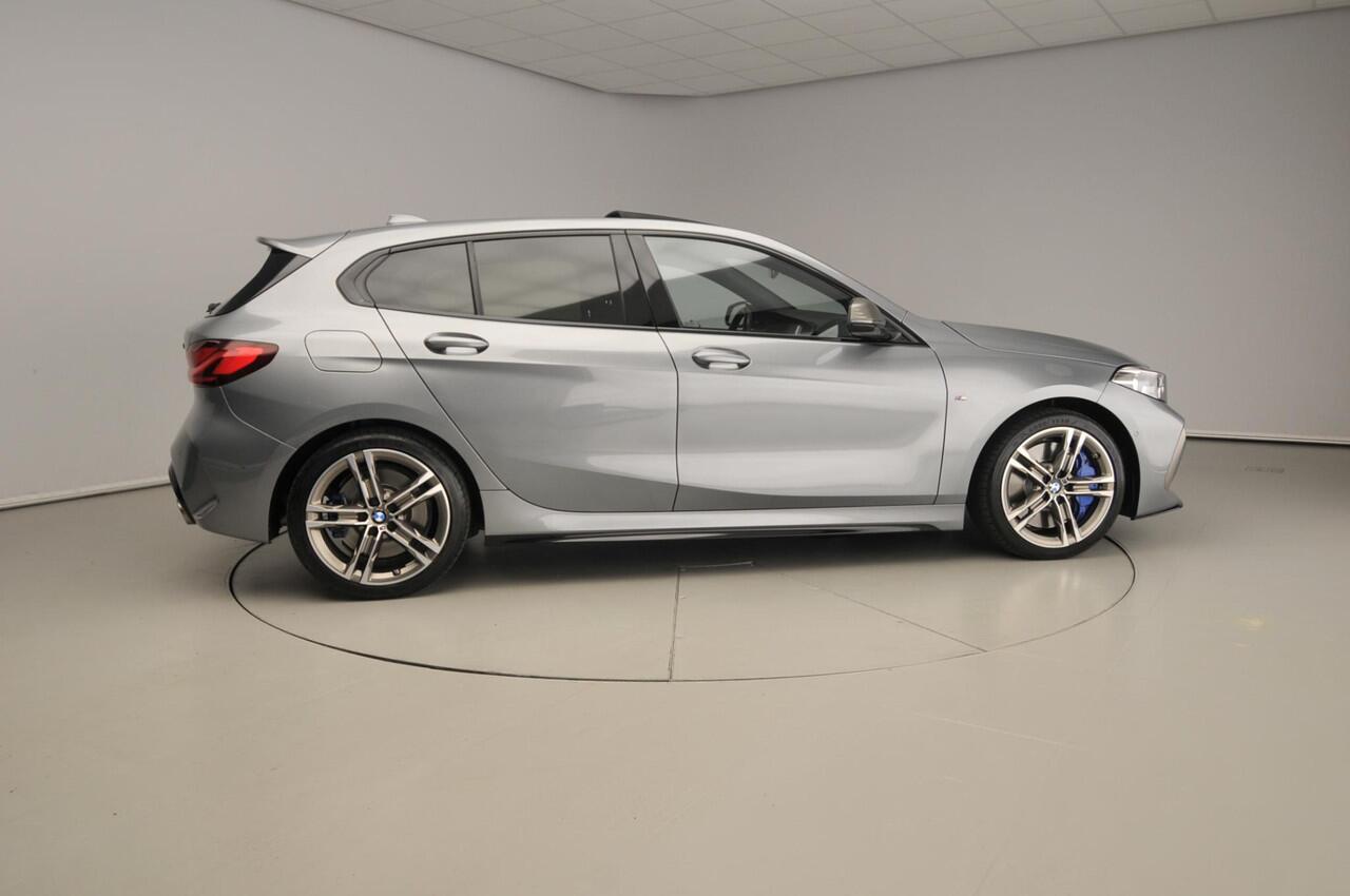 BMW 1-SERIE 5-deurs M135i xDrive | M-Sportpakket | LED | Leder | HUD | Schuifdak | Elektr. zetels | DAB | Harman-kardon sound | Alu 18 inch