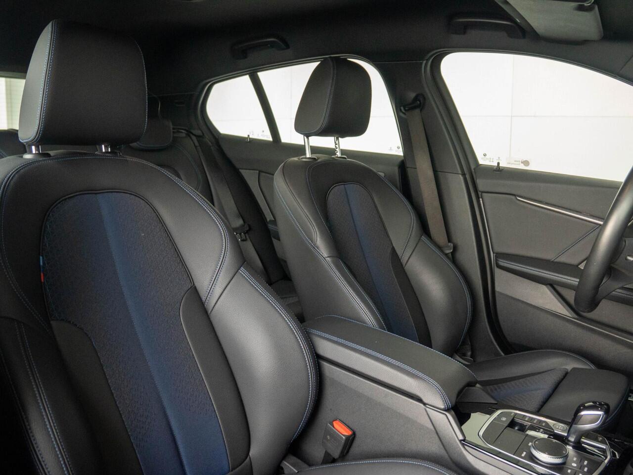 BMW 1-SERIE 5-deurs 118i | M Sportpakket | 17 inch | Sportstoelen | Cruise Control | Lichtpakket | Live Cockpit Professional