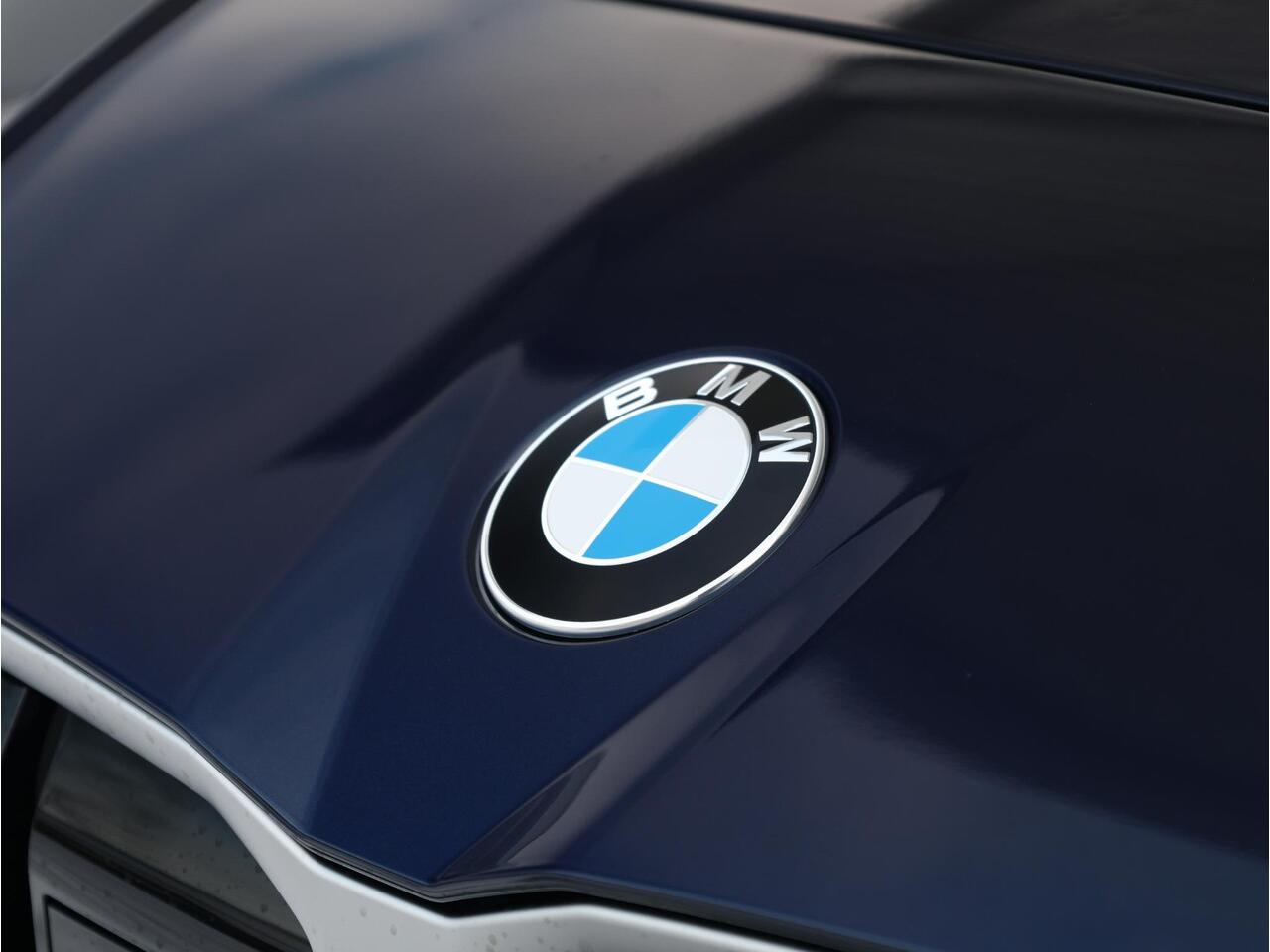 BMW 1-SERIE 120 M Sport Design Edition M Sportpakket/ Stuurwielrand verwarmd/ Achteruitrijcamera/ Getint Glas/ Sportstoelen/ Stoelverwarming/ Driving Assistant