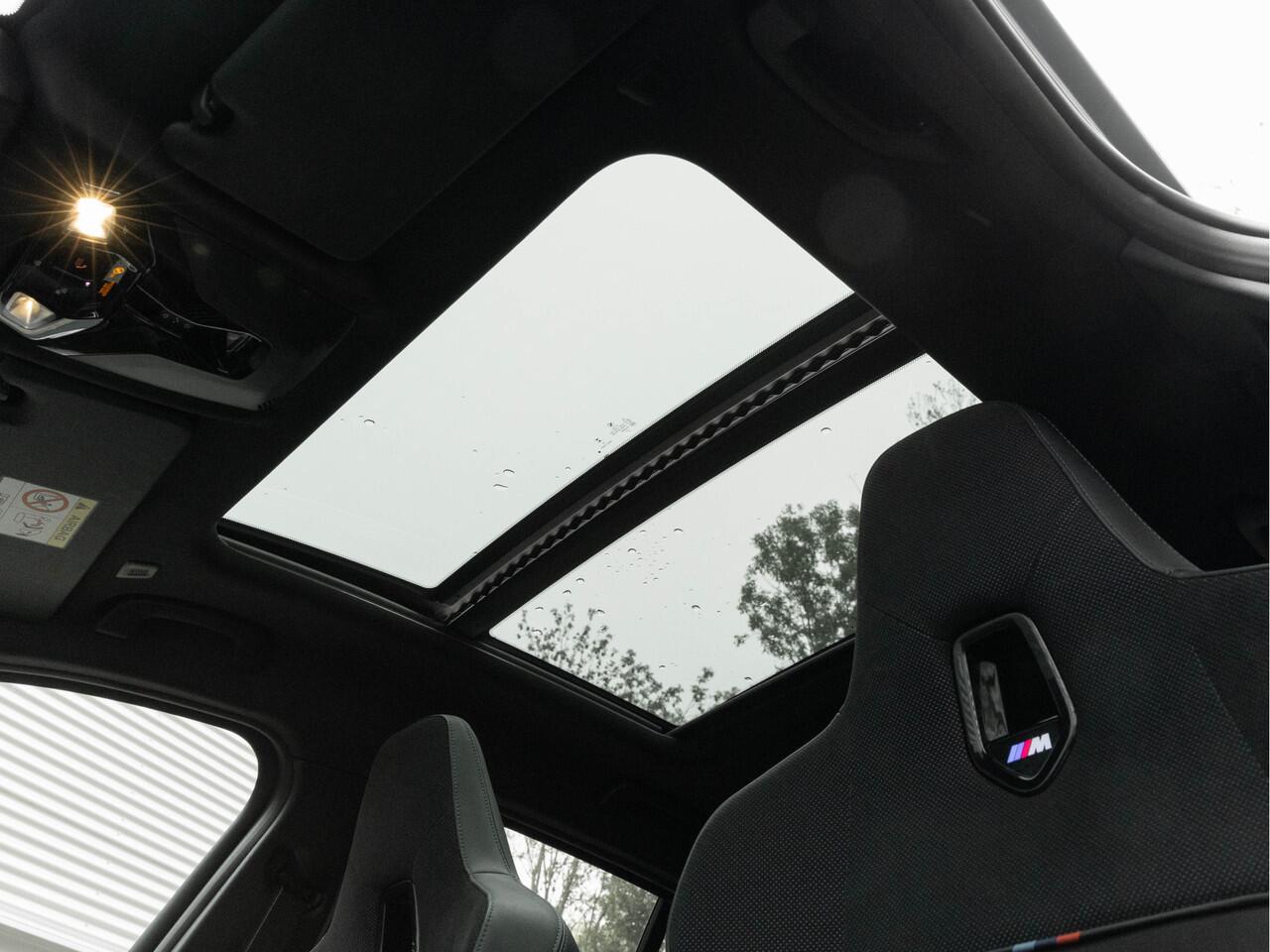 BMW 1-SERIE M135 xDrive M-Sport Pro - Pano - Harman Kardon - Driving Ass Plus