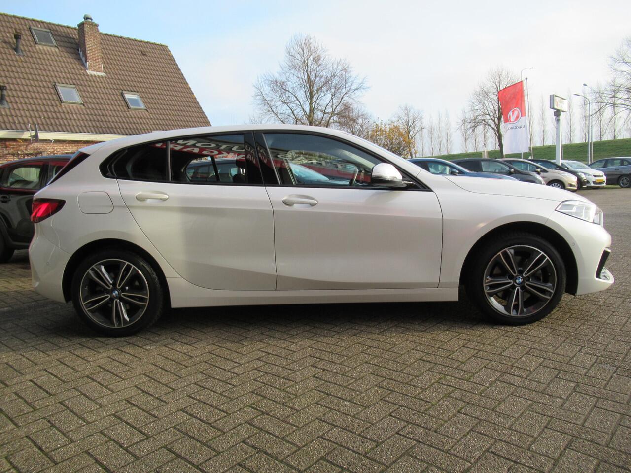 BMW 1-SERIE 118i Executive| Automaat | Climate-Airco | Apple Carplay | Parkeercamera | Incl. BOVAG Garantie | 1ste Eigenaar | DAB+ Radio |