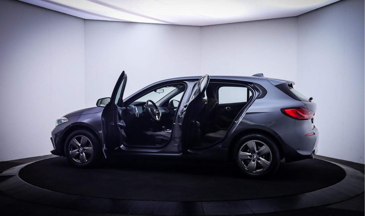 BMW 1-SERIE 118iA Executive Edition FULL LED | CARPLAY | NAVI | CLIMA | CRUISE | PDC V+A | LMV