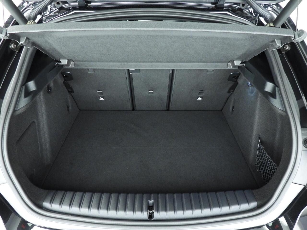 BMW 1-SERIE 5-deurs 118i | M-Sportpakket | LED | Leder | Navigatie | Schuifdak | Sportstoelen | Active cruise | DAB | Hifi speakers | Alu 19 inch