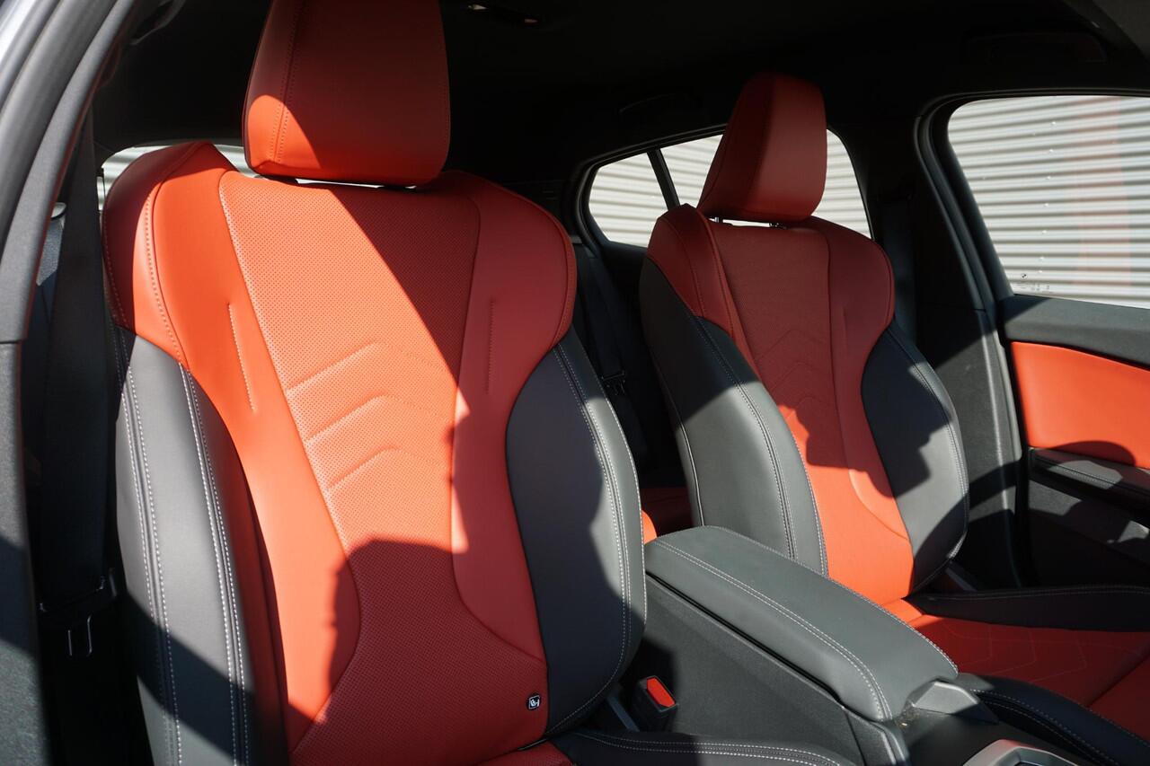 BMW 1-SERIE 5-deurs 120 M Sportpakket Executive | Innovation Pack | Harman-Kardon | Head-Up Display