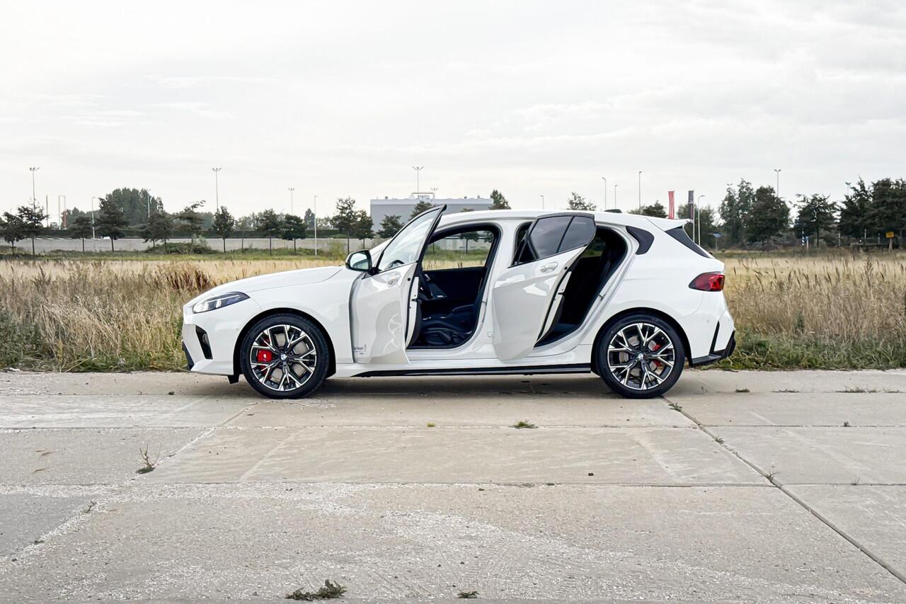 BMW 1-SERIE 120 M Sport Design Edition | Harman Kardon | Comfort Access | Stoelverwarming |