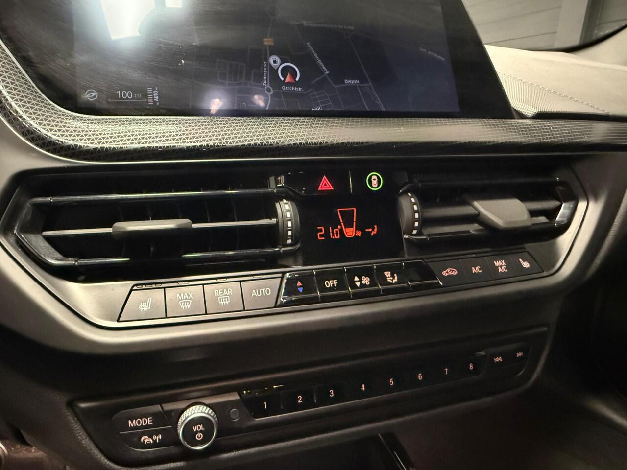 BMW 1-SERIE 118i Automaat M Sport Led Navi Clima 18Inch! Nieuwe Staat!