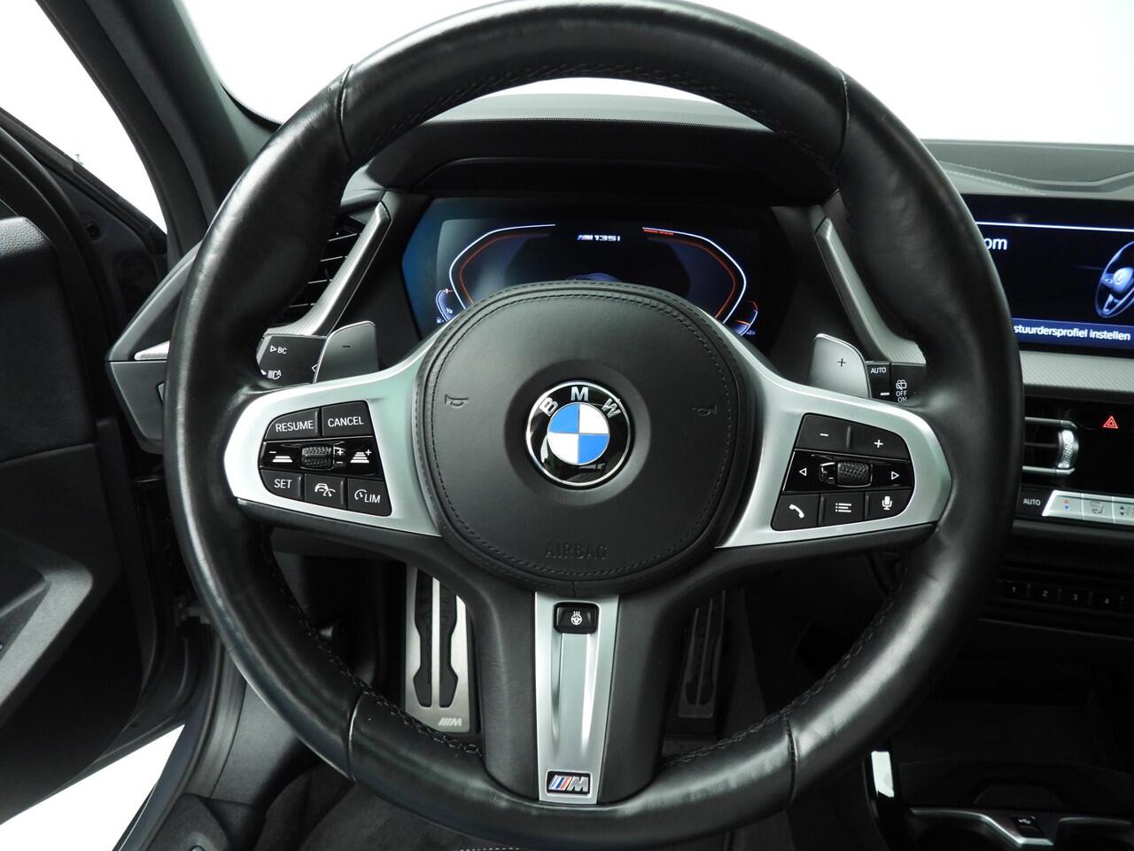 BMW 1-SERIE 5-deurs M135i xDrive | M-Sportpakket | LED | Leder | HUD | Schuifdak | Elektr. zetels | DAB | Harman-kardon sound | Alu 18 inch