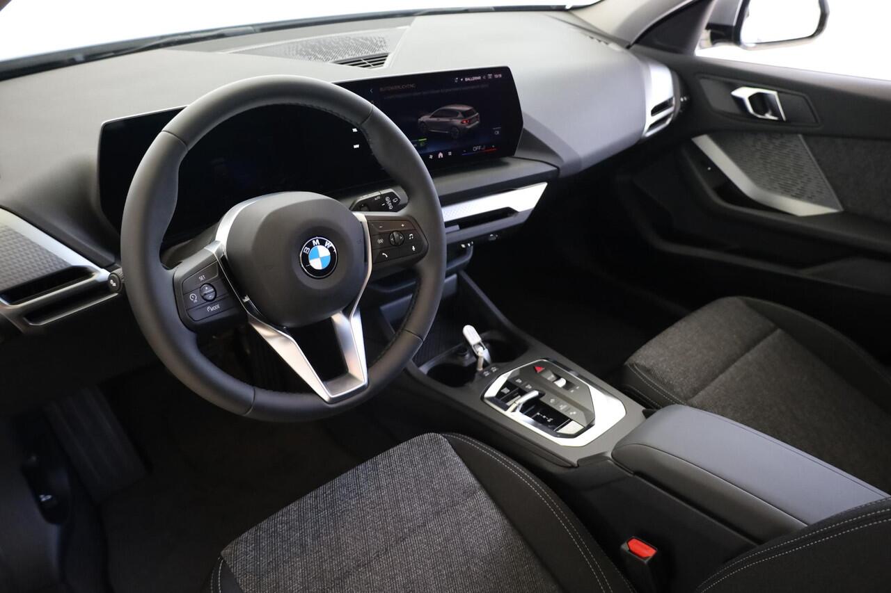 BMW 1-SERIE 120 M Sport Design Edition | Stoelverwarming | Dodehoekdetectie | Comfort Access | Achteruitrijcamera | Adaptieve LED
