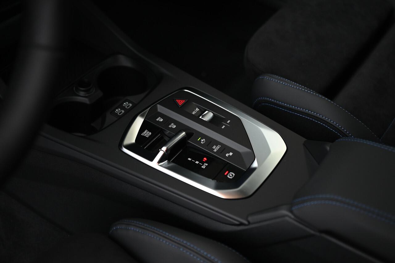 BMW 1-SERIE 120 M Sport Automaat / Sportstoelen / Achteruitrijcamera / M Adaptief onderstel / Parking Assistant / Stoelverwarming