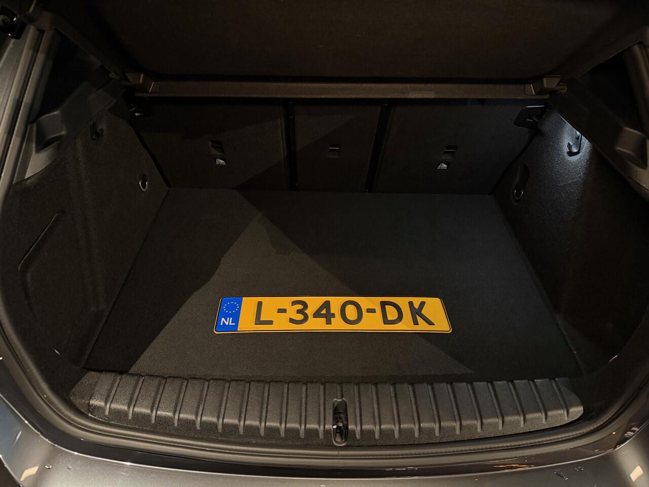 BMW 1-SERIE 120i High Exe | Pano | Head-up | Keyless | H&K | Leder