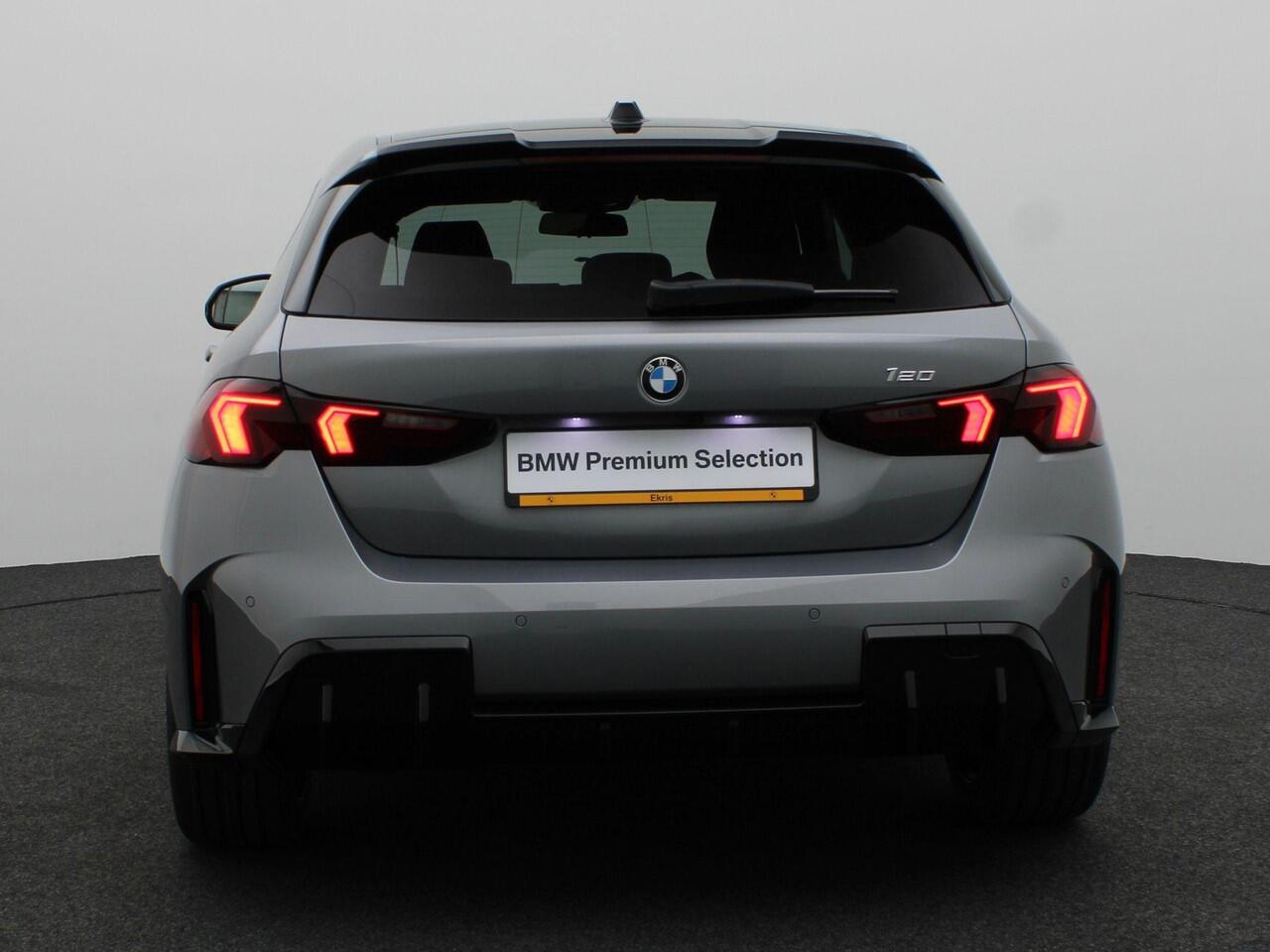 BMW 1-SERIE 120 M Sportpakket Pro | Premium Pack | Comfort Access | Driving Assistant | Parking Assistant | Harman Kardon | 19''