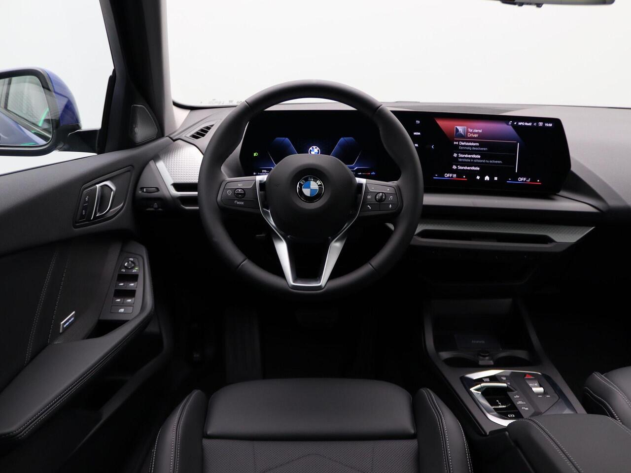 BMW 1-SERIE 120 M Sportpakket | Premium Pack | Stuurwielrand Verwarmd | Comfort Access | Panoramadak | Driving Assistant | Parking Assistant | Harman Kardon | 18'' |Ekris Selection