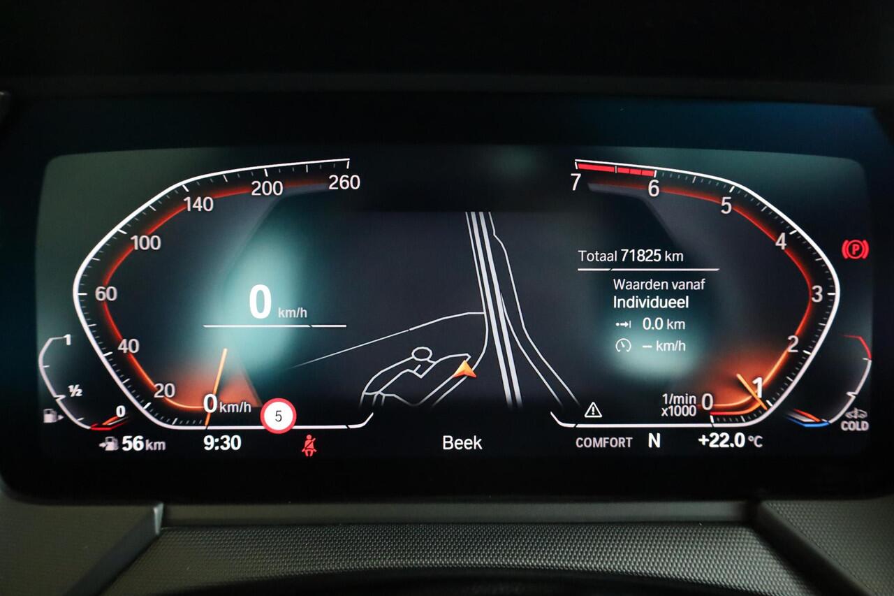 BMW 1-SERIE 118i Executive Edition | Sportstoelen | Driving Assistant | Voorstoelen Verwarmd | Elektrisch Glazen Panorama-dak