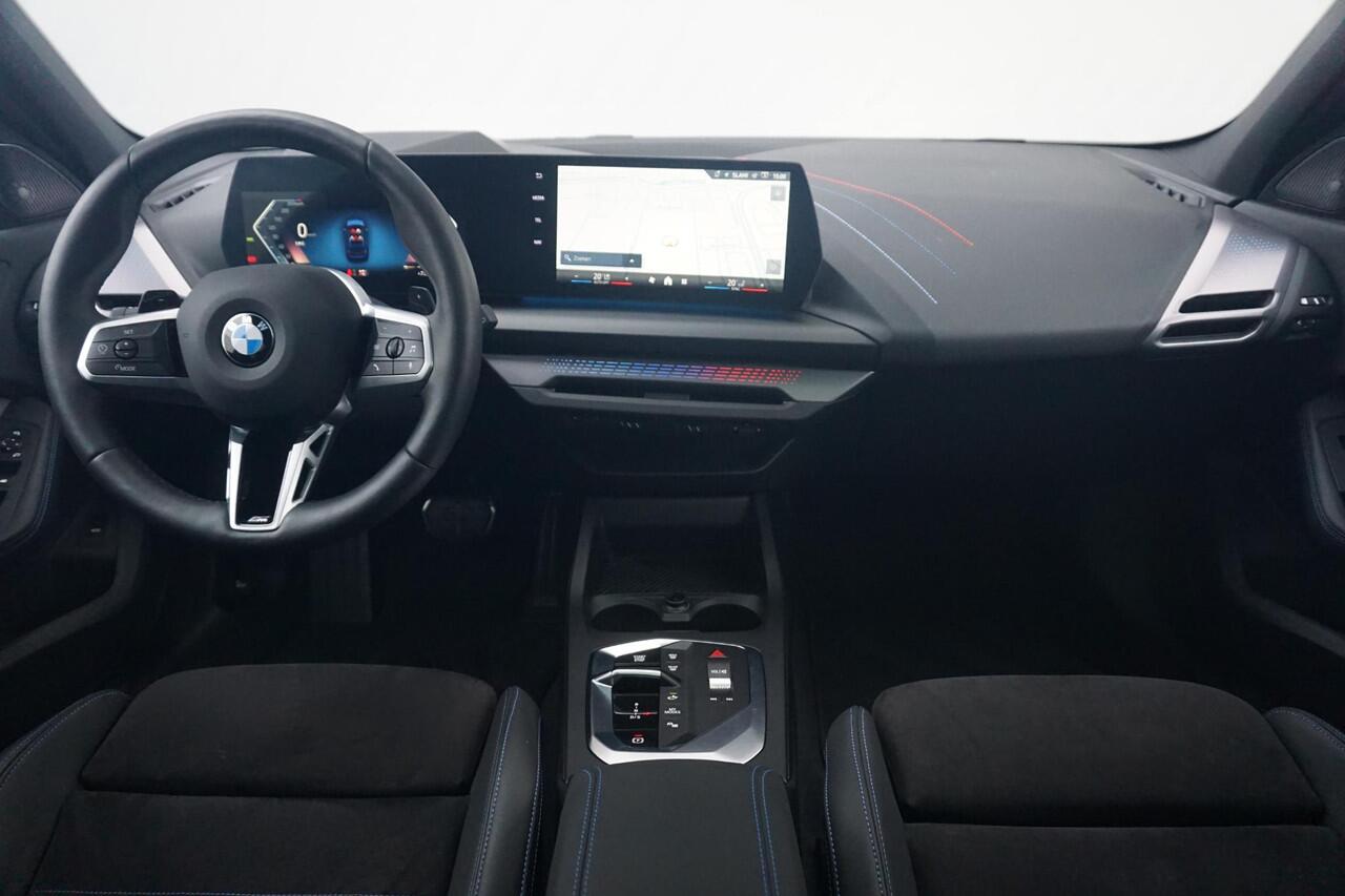 BMW 1-SERIE 123 xDrive M Sport Pro | Panoramadak / Head-up / Harman Kardon / Elektrische Stoelen met geheugen / Rondomzicht camera / Cruise control adaptief