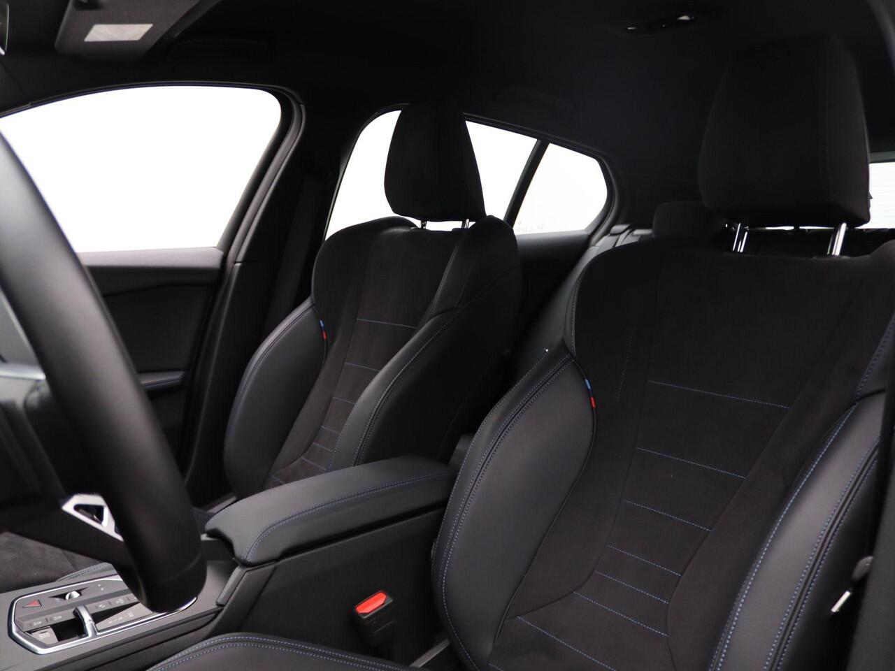 BMW 1-SERIE 120 M Sportpakket | Premium Pack | M Adaptief onderstel | Comfort Access | Driving Assistant | 19''