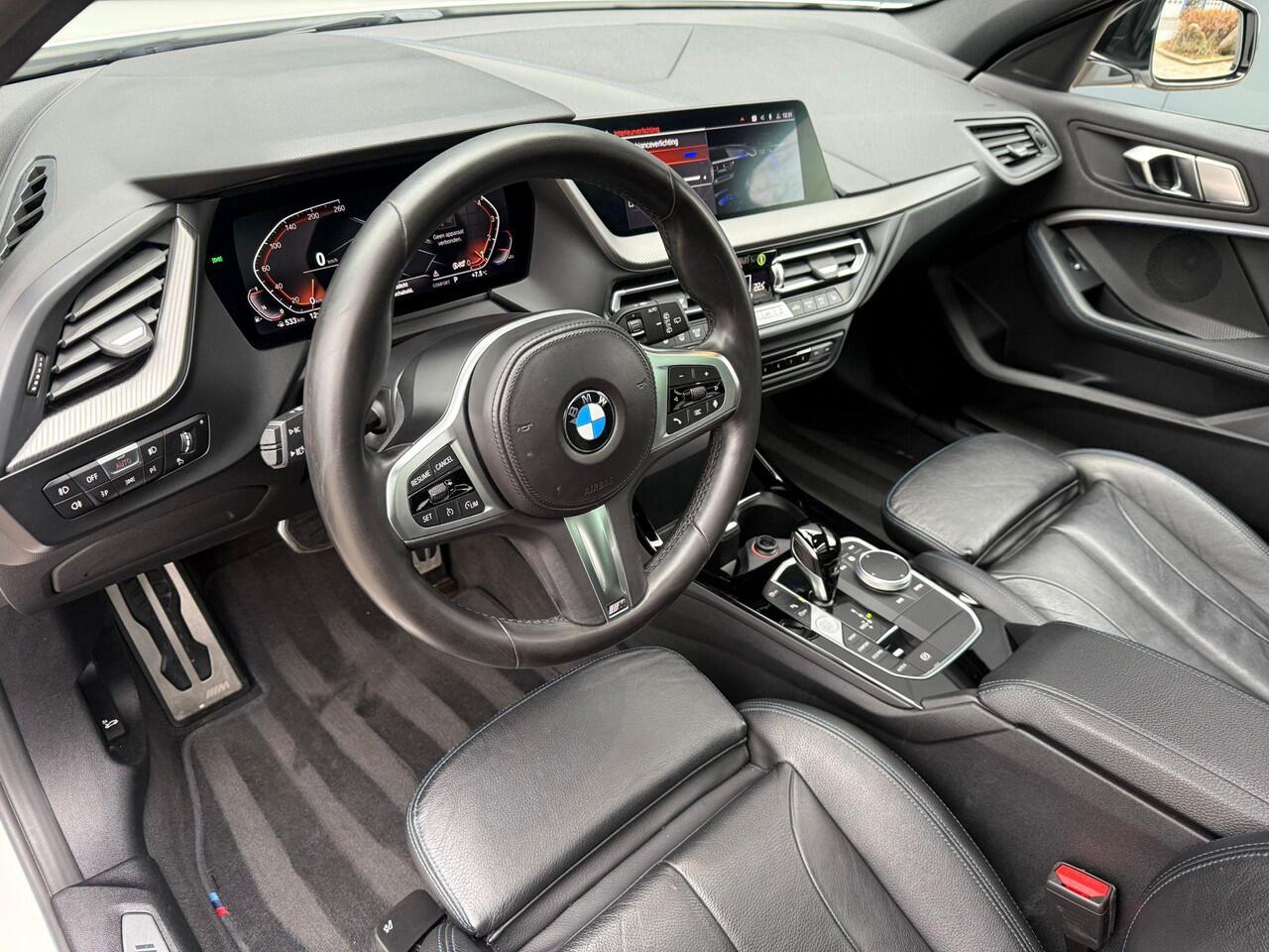 BMW 1-SERIE 118i M-Sport / Leder / Pano / Sfeerverlichting