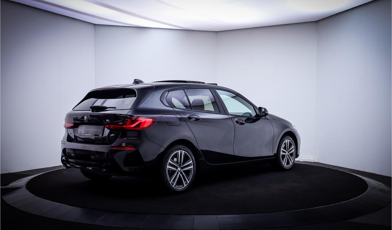 BMW 1-SERIE 118i Executive Edition PANO | FULL LED | LEDER | CARPLAY | NAVI | DAB+ | PDC V+A | LMV 17''