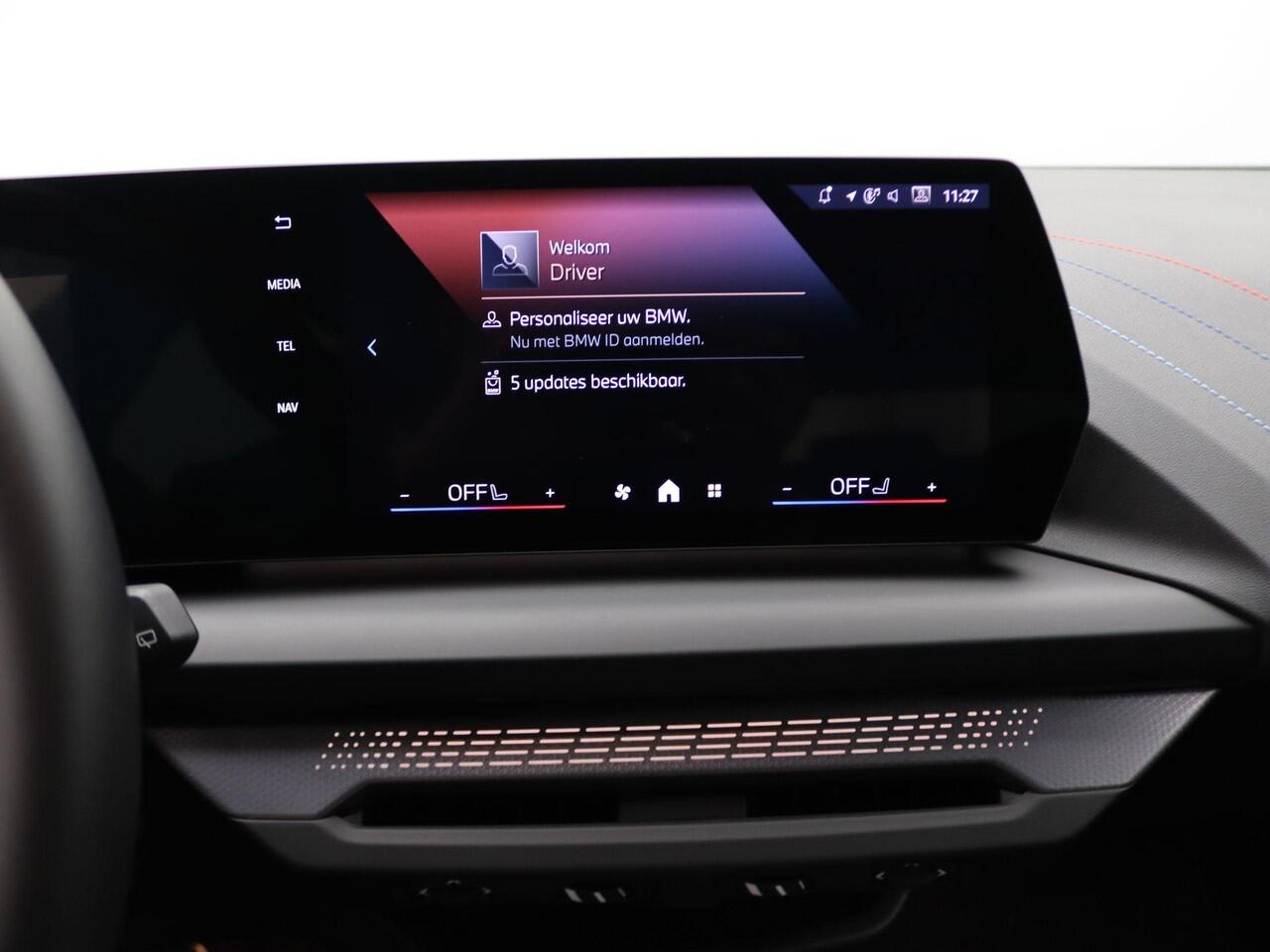 BMW 1-SERIE 120 M Sportpakket | Driving Assistant | Achteruitrijcamera | Parking Assistant | 19"