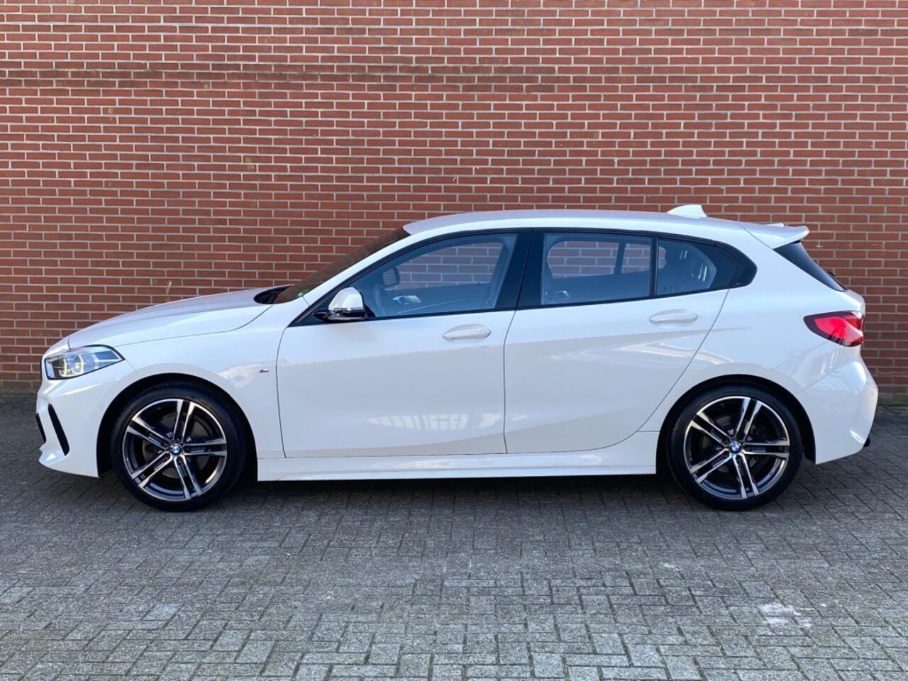 BMW 1-SERIE 118I EXECUTIVE EDITION M-SPORTPAKKET NAVI CRUISE CARPLAY CAMERA HALF LEDER