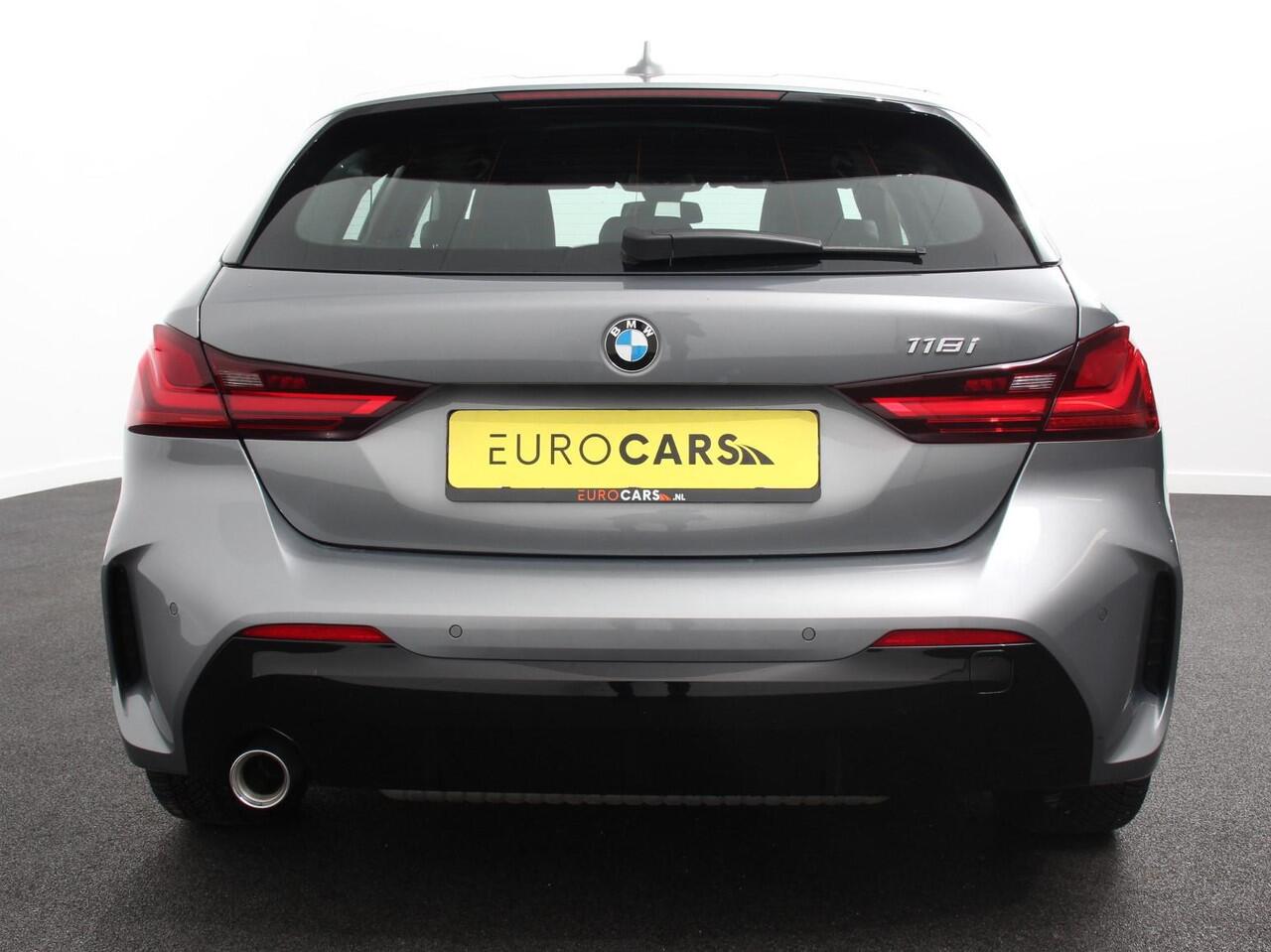 BMW 1-SERIE 118i M-Sport Climate Control Cruise control Stoelverwarming LED Parkeersensoren Apple carplay / Andriod auto Navigatie