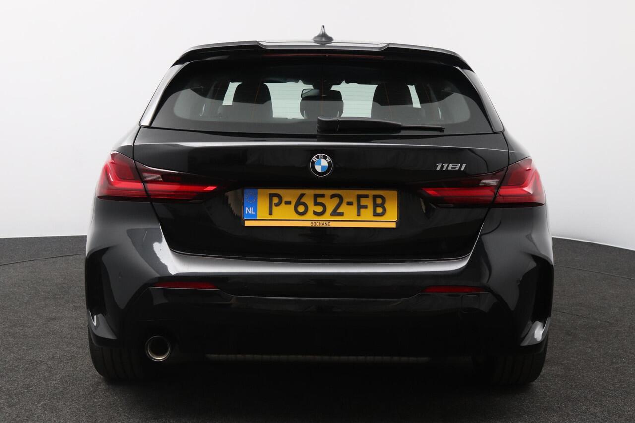 BMW 1-SERIE 118i M-sport | Sfeerverlichting | Sportstoelen | Sportline