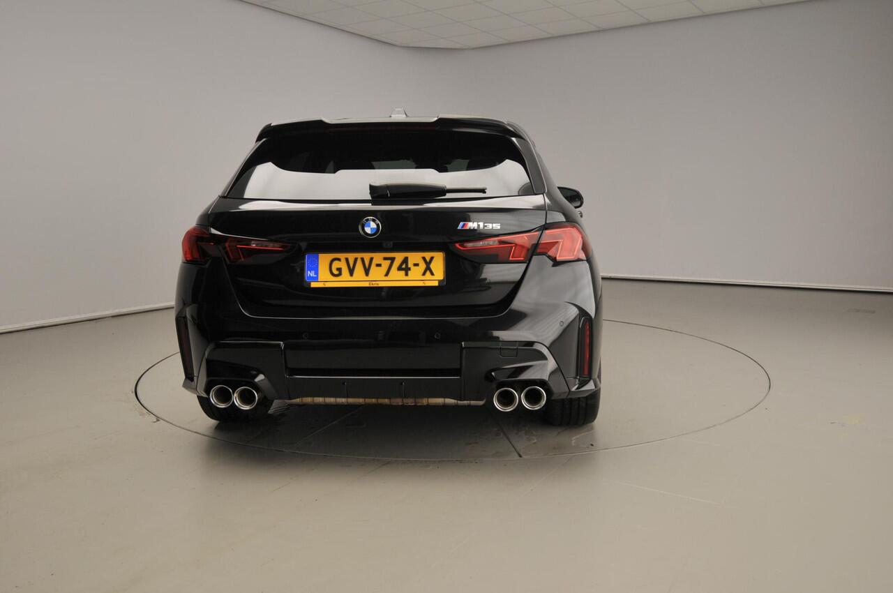 BMW 1-SERIE 5-deurs M135 xDrive | M-Sportpakket | LED | Leder | HUD | Schuifdak | Elektr. zetels | DAB | Harman-kardon sound | Alu 18 inch