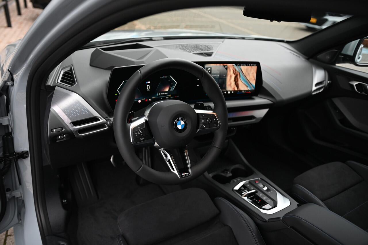 BMW 1-SERIE 120 High Executive M Sport Automaat / Sportstoelen / Adaptieve LED / Head-Up / M Adaptief onderstel / Parking Assistant Plus / Comfort Access