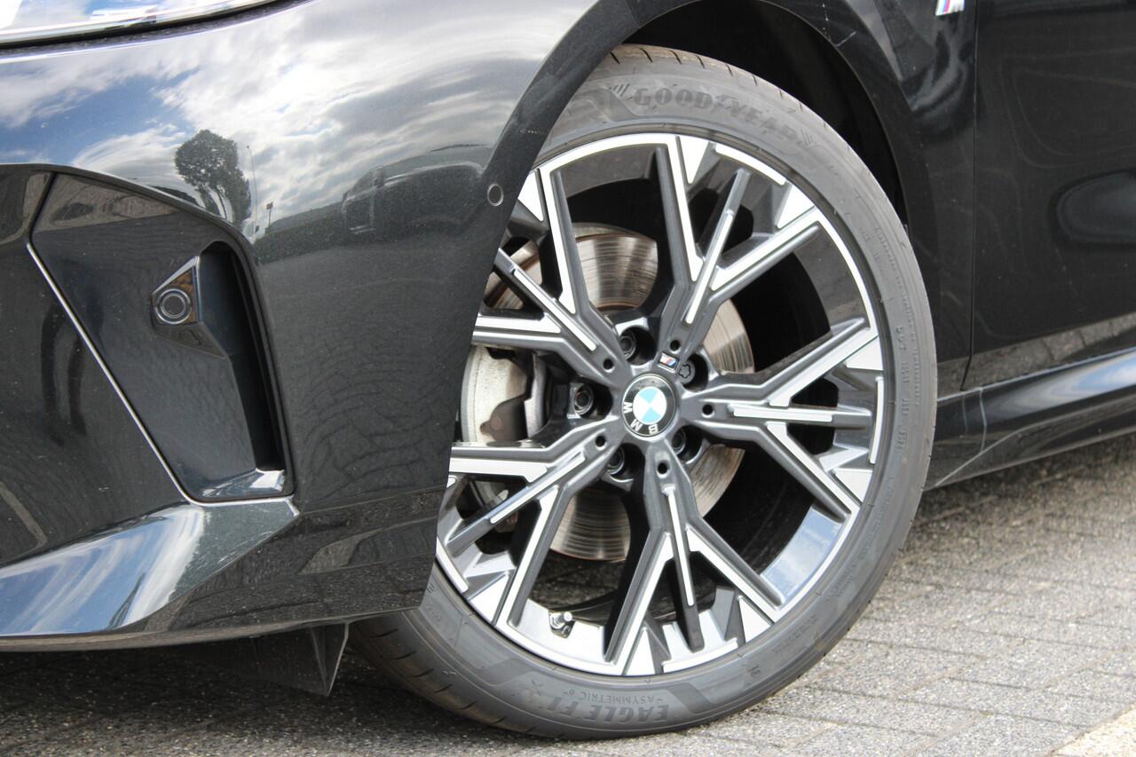 BMW 1-SERIE 120 M Sport Automaat / Sportstoelen / M Adaptief onderstel / Comfort Access / Head-Up / Harman-Kardon