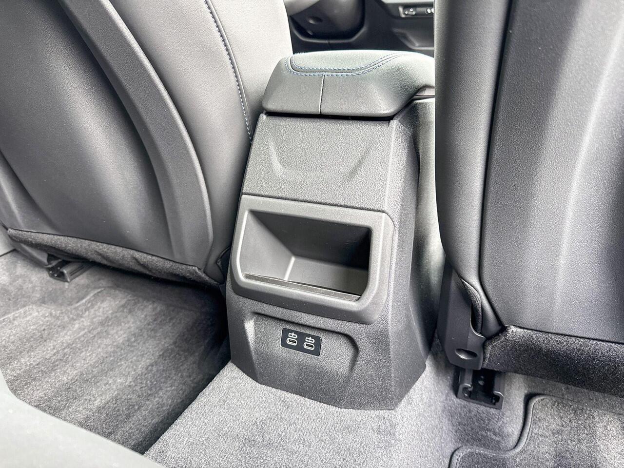 BMW 1-SERIE 123 xDrive | M Sport Pro | Premium Pack | Elektrisch Glazen Panoramadak | Harman Kardon