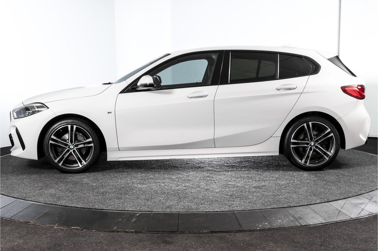 BMW 1-SERIE 118i 140 PK High Executive M Sport | Dig. Cockpit | Cruise | PDC | ECC | NAV + App. Connect | ECC | DAB | LM 18" |
