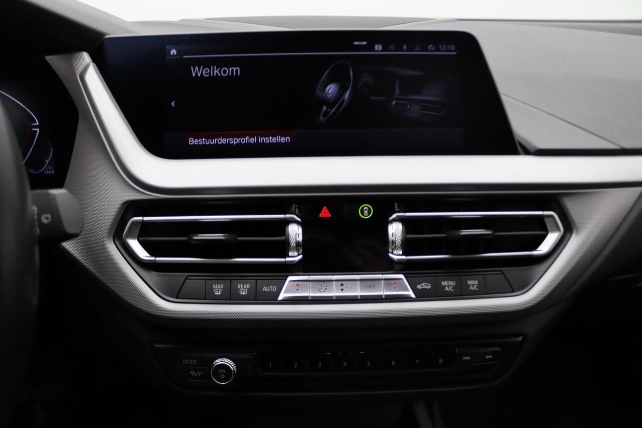BMW 1-SERIE 5-deurs 118i Executive | Audio Media Pack | Extra Getint Glas Achter | DAB | HiFi | 16''