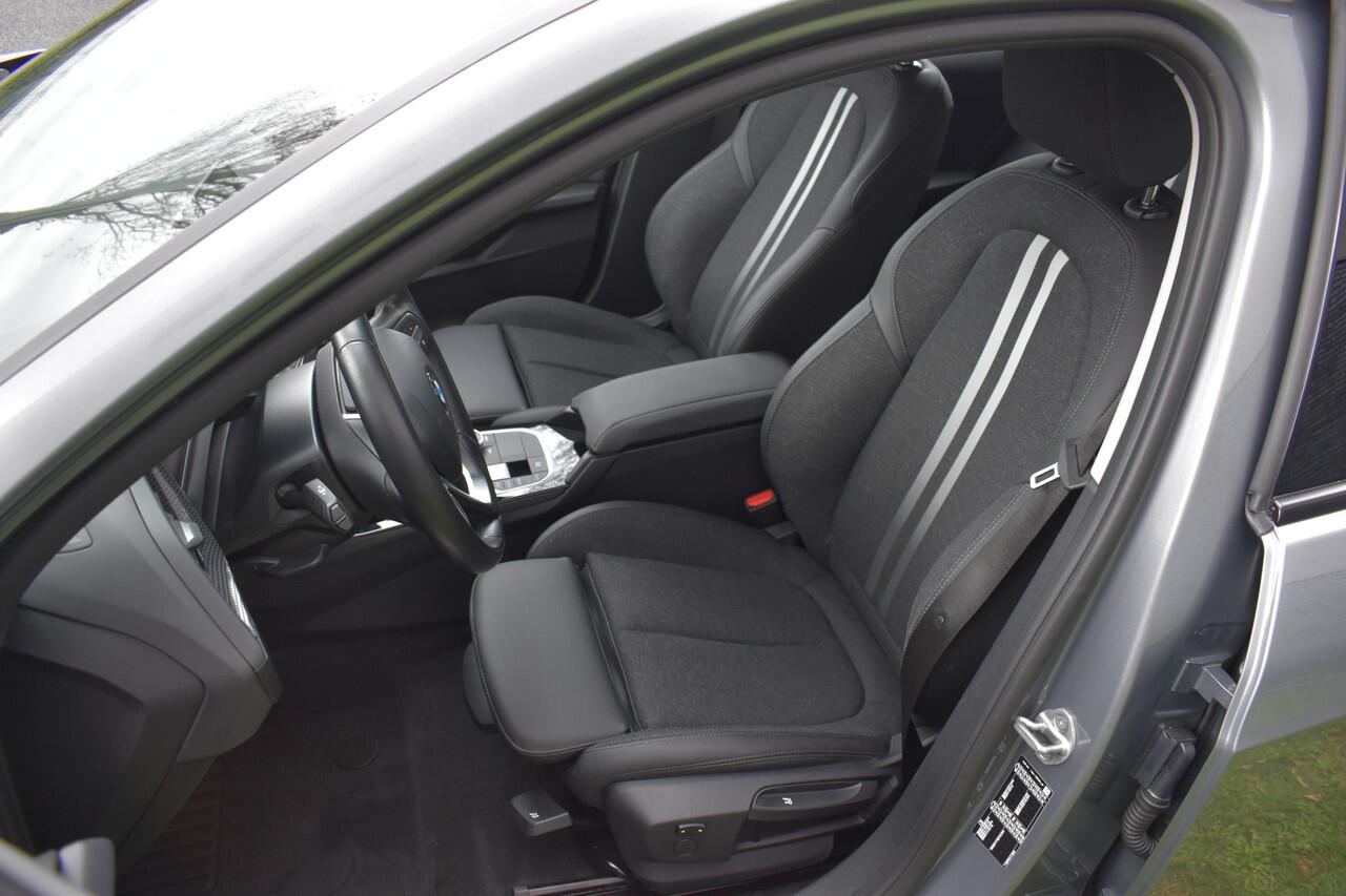 BMW 1-SERIE 118i Sport Line 1.5 100kW Automaat/Navigatie/carplay/stoelverwarming/btw auto