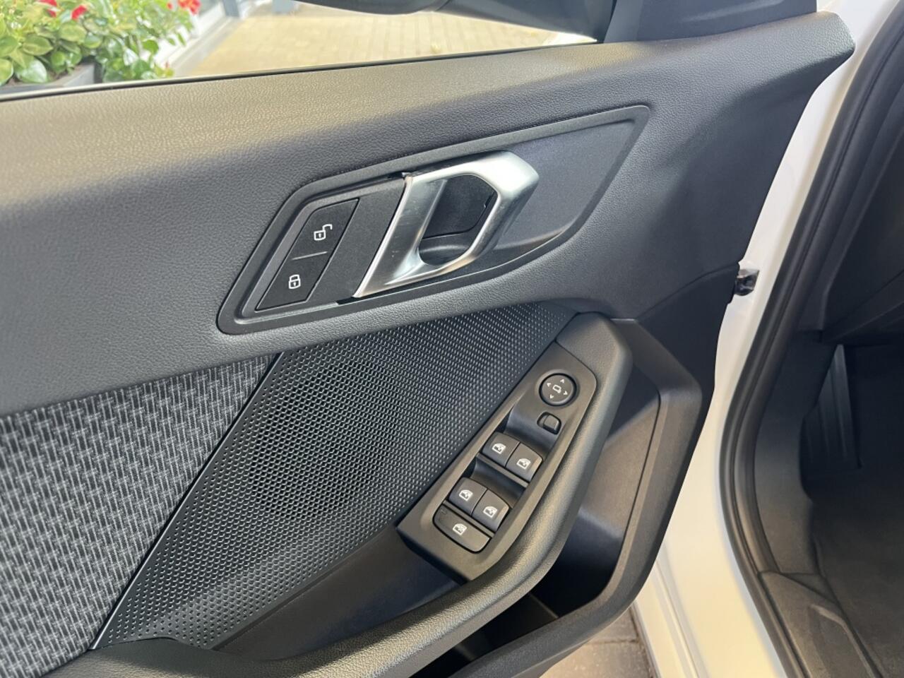 BMW 1-SERIE 118i Executive Edition Automaat | Navi | Cruise | Apple Carplay